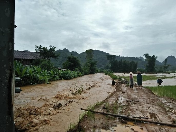 mua lu o son la lam 2 nguoi chet 1 nguoi mat tich