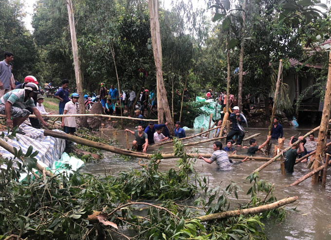 an giang da va cong bi vo do lu len cao se xa gap 2 dap lon