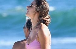 diva dai loan cong khai yeu chang trai kem 16 tuoi