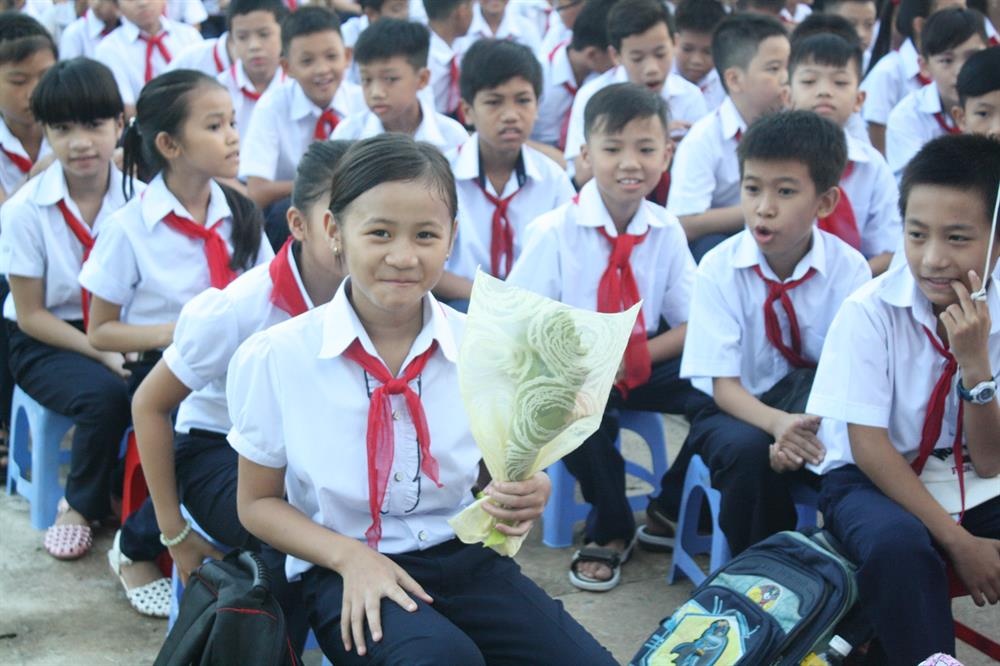 truong hoang sa buoc vao nam hoc moi