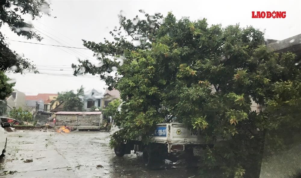 cap nhat hien truong nhung thiet hai dau tien truoc sieu baoso 10 tai mien trung