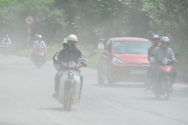 bao dong tinh trang xe tai cay nat dai lo thang long