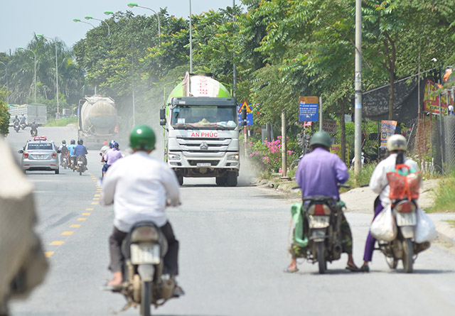 bao dong tinh trang xe tai cay nat dai lo thang long