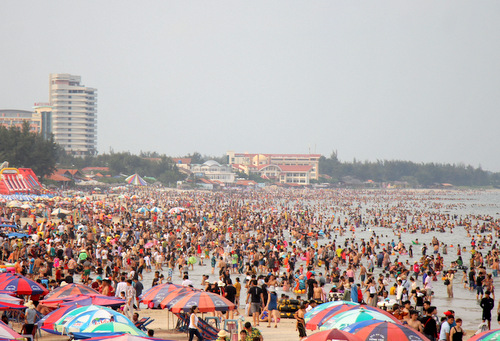 bien vung tau dong nghit nguoi ngay 29 hang chuc tre em lac cha me