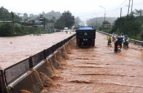 mua hon 2 gio quoc lo qua ba ria vung tau dong nai ngap sau