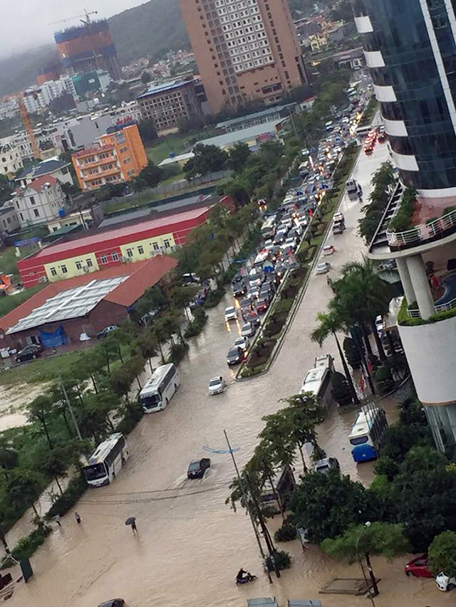 ha long hiu hat vi mua dam ngay nghi le 29