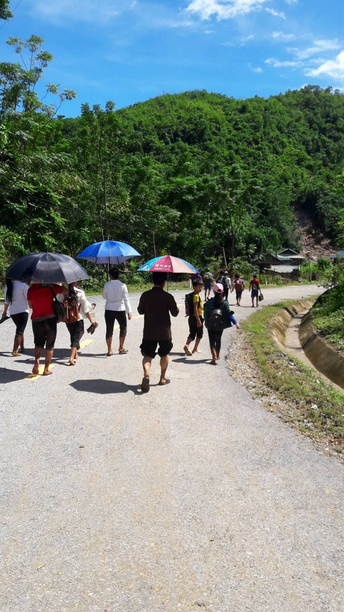 thay tro ron lu thanh hoa coi dep loi bun den truong du khai giang