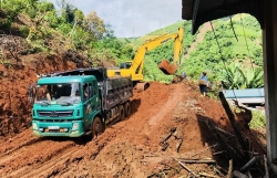 sau nhung ngay chong choi mua lu truong hoc o xa bien gioi khai giang muon