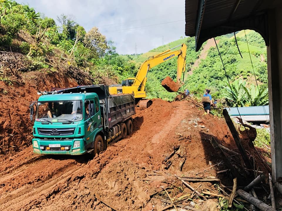 son la khac phuc hau qua cac tuyen duong giao thong sau mua lu