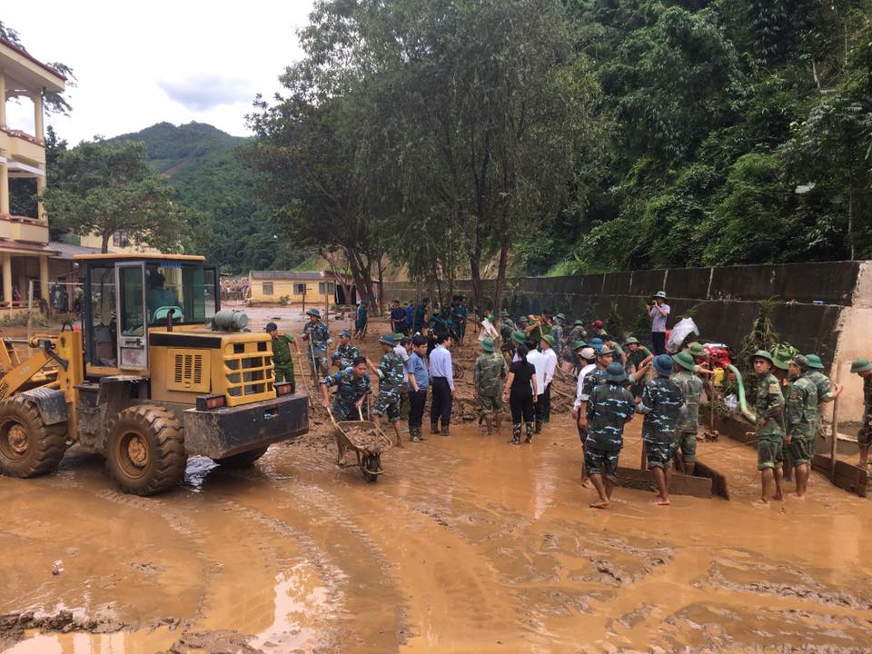 son la khac phuc hau qua cac tuyen duong giao thong sau mua lu