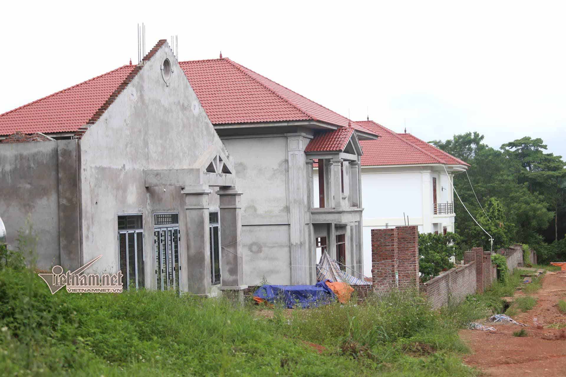 biet thu moc tren dat rung vinh phuc thu hoi het dat