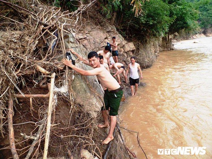 lu du pha tan duong gian nan hanh trinh gui hang cuu tro den xa bien gioi thanh hoa