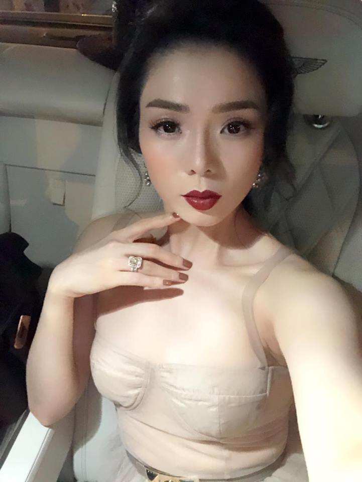 hoa hau ha kieu anh le quyen xinh dep do sac ai goi cam hon