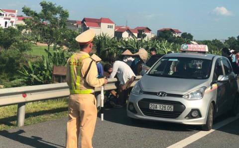 tai xe lexus bi dung tren cao toc csgt nhiet tinh nhung