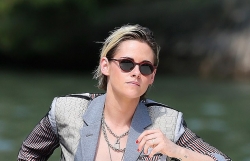 kristen stewart khong so mat vai vi yeu dong gioi