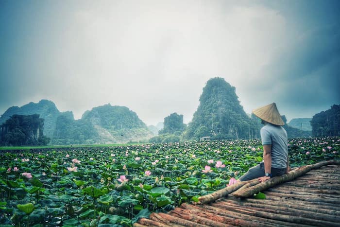 gioi tre ru nhau checkin dam sen ky la no vao mua thu o ninh binh