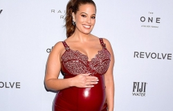 ashley graham len bia tap chi sau 5 thang sinh