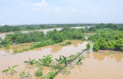 nam sinh lao minh xuong dong nuoc lu cuu nguoi