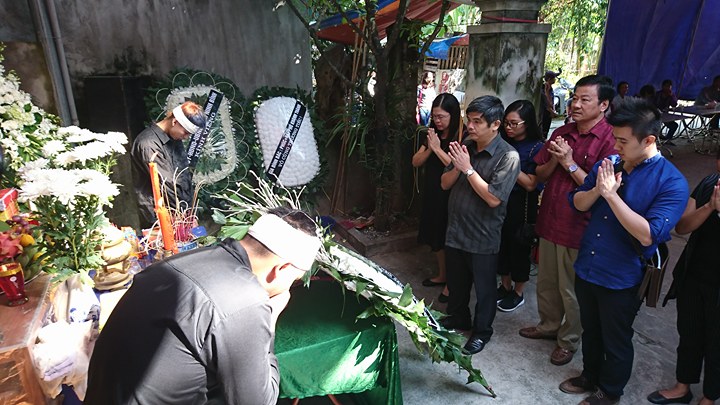 le vieng dinh huu du tai que nha nuoc mat khong ngung roi