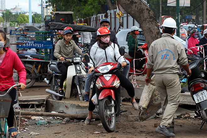 ky la dan thu do loi bun vuot nui di lam trong gio cao diem