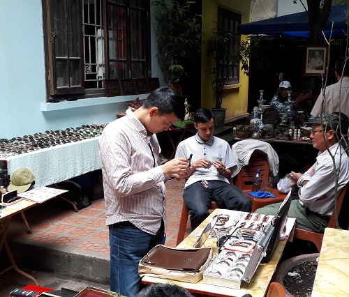 ha noi mang tien di mua ngay xua