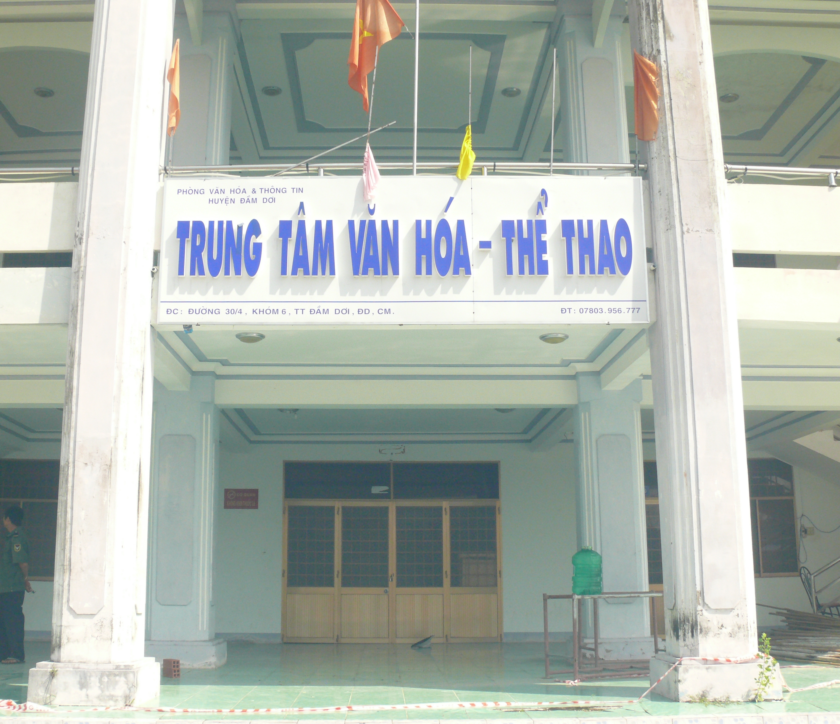 ca mau trung tam vh tt huyen xay tien ty xuong cap tram trong