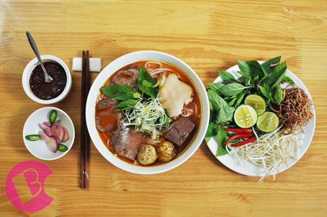 nhung quan bun bo hue don tim thuc khach trong nhung ngay thu ha noi