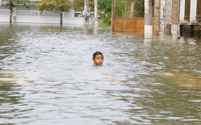 anh ngap nhieu tuyen duong o khu biet thu sang chanh nhat can tho