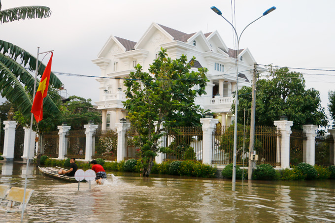 anh ngap nhieu tuyen duong o khu biet thu sang chanh nhat can tho