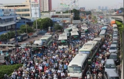 ca maudan buc xuc voi cay cau thu phi khong thoi han