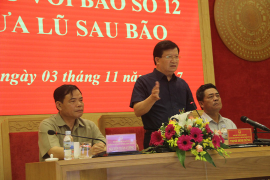 quan khu v huy dong 56000 chien si giup dan chong bao 12