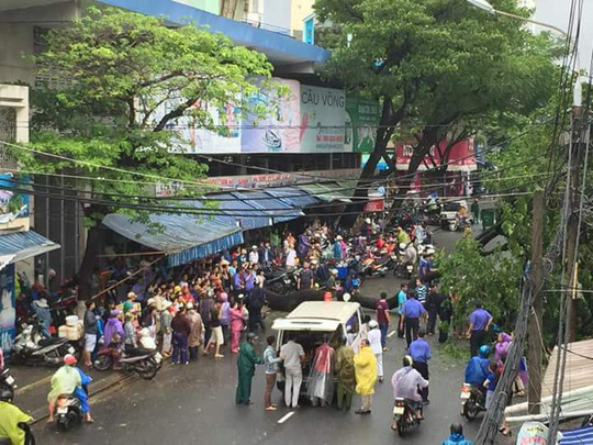 tu binh dinh den da nang cay nga la liet nhieu khu vuc bi lu chia cat