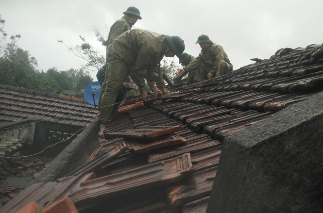 loc xoay o quang ngai 40 nha dan bi hu hong