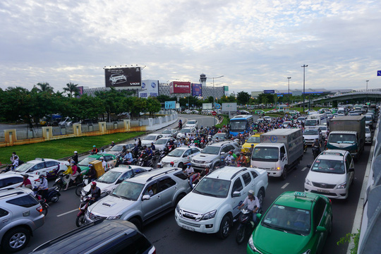 de xuat giai phap thu phi o 2 dau duong truong son