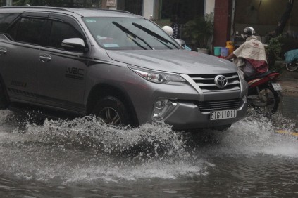 mua ca ngay duong pho tphcm lai ngap nang