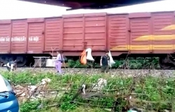 vu gui rac huong khe di sai gon cai kho lo cai khon loi