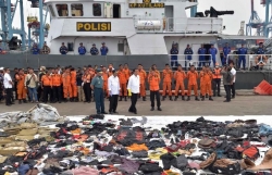 may bay lion air dam cot vo canh trai