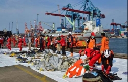 may bay roi o indonesia nguoi sang lap lion air cui dau xin loi gia dinh nan nhan tren chuyen bay jt610