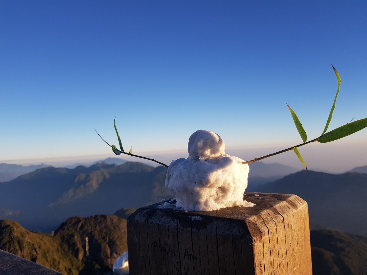 dinh noc nha dong duong phu day bang tuyet