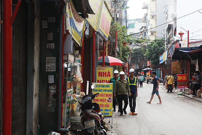 can canh tuyen pho dong phuc cot do co 1 khong 2 o ha noi