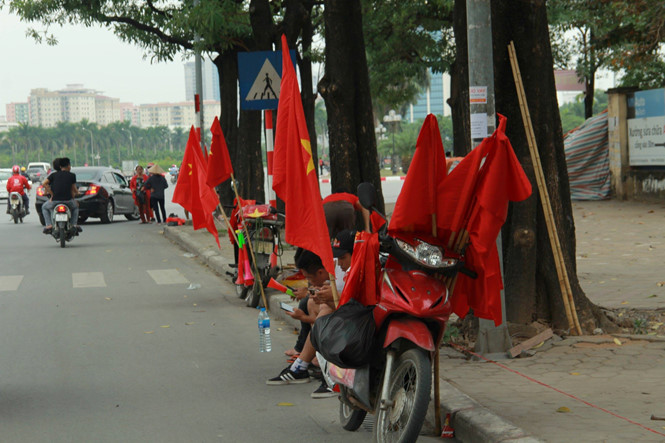 co to quoc bat dau nhuom do duong vao san van dong my dinh