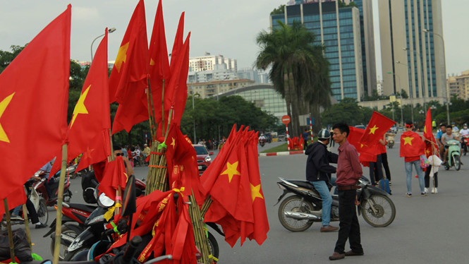 co to quoc bat dau nhuom do duong vao san van dong my dinh