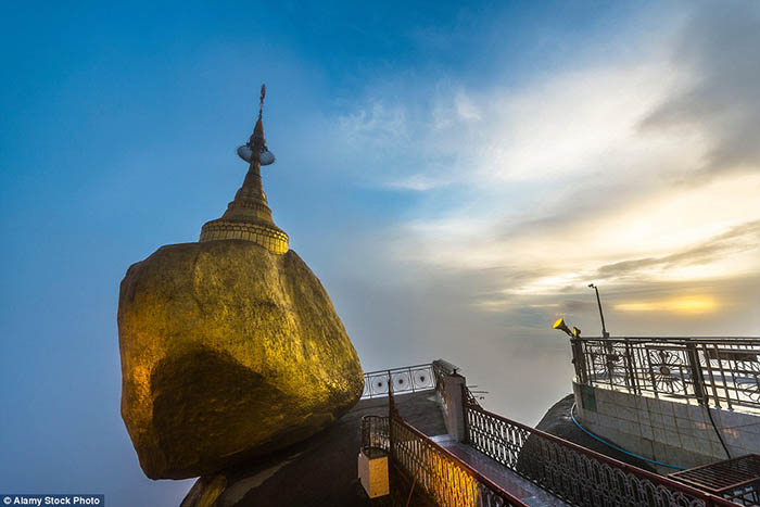 hon da thieng bang vang o myanmar va bi mat an chua ben trong