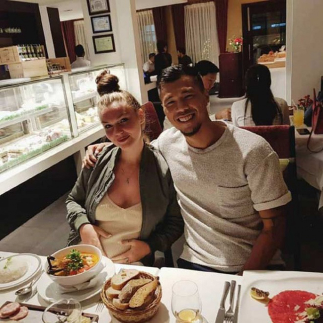 Ngắm vợ siêu mẫu nóng bỏng của đội trưởng Campuchia trước đại chiến Việt Nam ngam vo sieu mau nong bong cua doi truong campuchia truoc dai chien viet nam