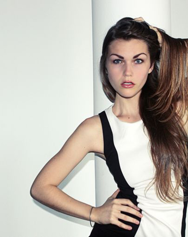 Ngắm vợ siêu mẫu nóng bỏng của đội trưởng Campuchia trước đại chiến Việt Nam ngam vo sieu mau nong bong cua doi truong campuchia truoc dai chien viet nam