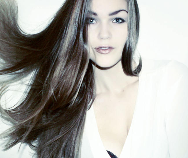 Ngắm vợ siêu mẫu nóng bỏng của đội trưởng Campuchia trước đại chiến Việt Nam ngam vo sieu mau nong bong cua doi truong campuchia truoc dai chien viet nam