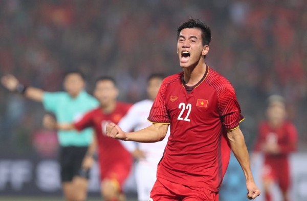 viet nam vao ban ket aff cup voi ngoi dau