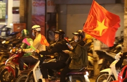 nhan sac xinh dep cua 4 nu cdv noi nhu con khi di xem aff cup