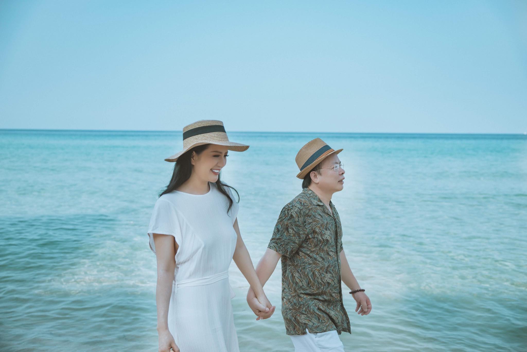 cuoc song man nong ben chong thu truong qua tiet lo cua vo hoa hau kem 17 tuoi