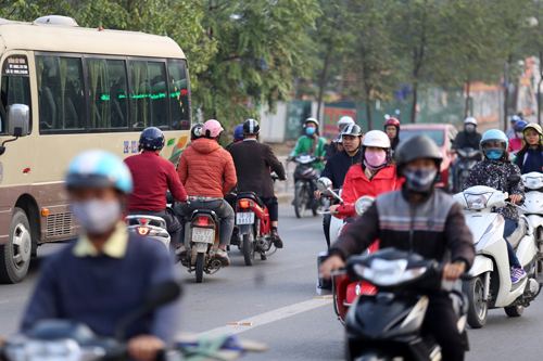 rao chan tren via he ha noi ngan nguoi dan dat xe nguoc chieu